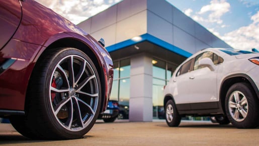 ¿Qué hago si tengo deuda de un crédito automotriz?